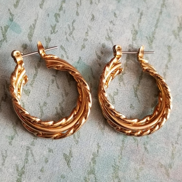 Vintage Jewelry - Vintage hoop earrings gold tone twist design